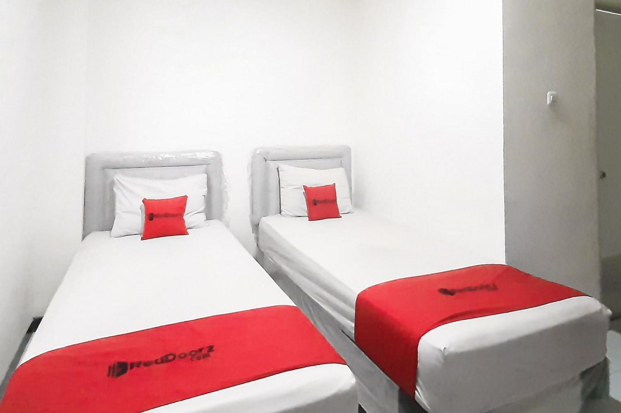 Reddoorz Syariah Near Transmart Mall Palembang Exterior foto